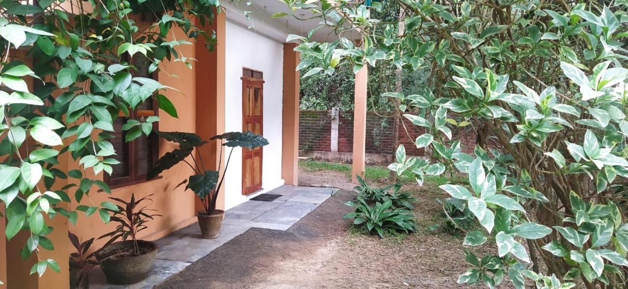 Isai Ambalam Guest House Pondicherry Exteriör bild